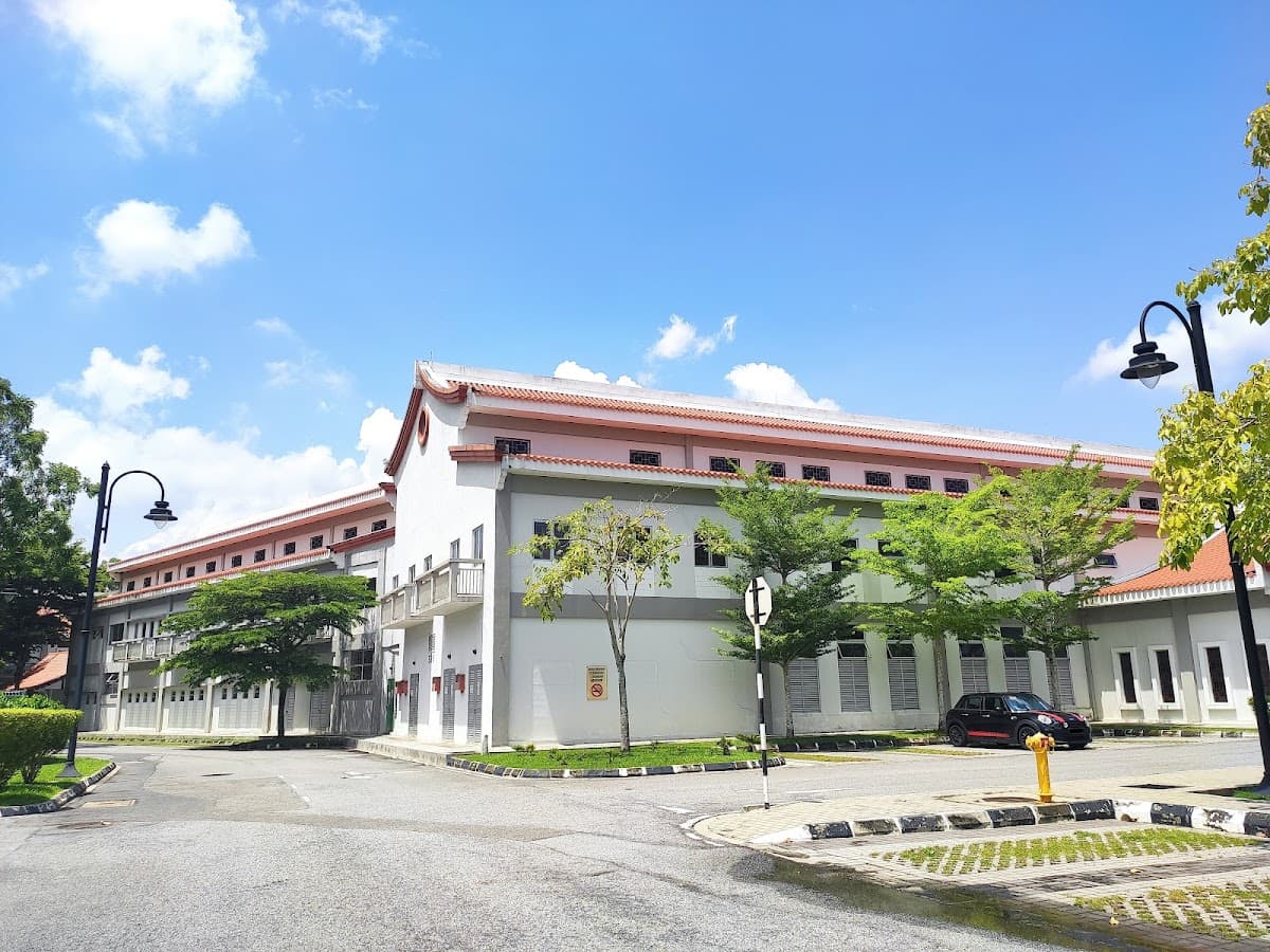 AiU International School