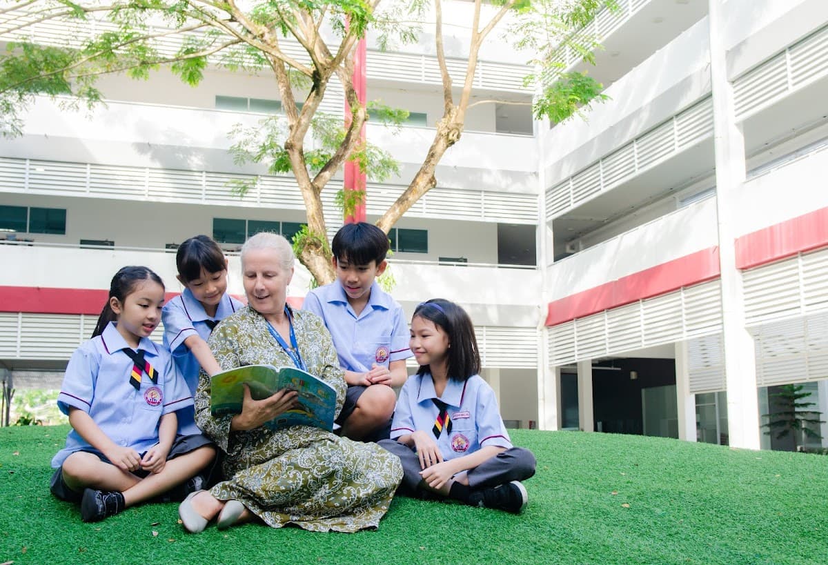 Tunku Putra-HELP School